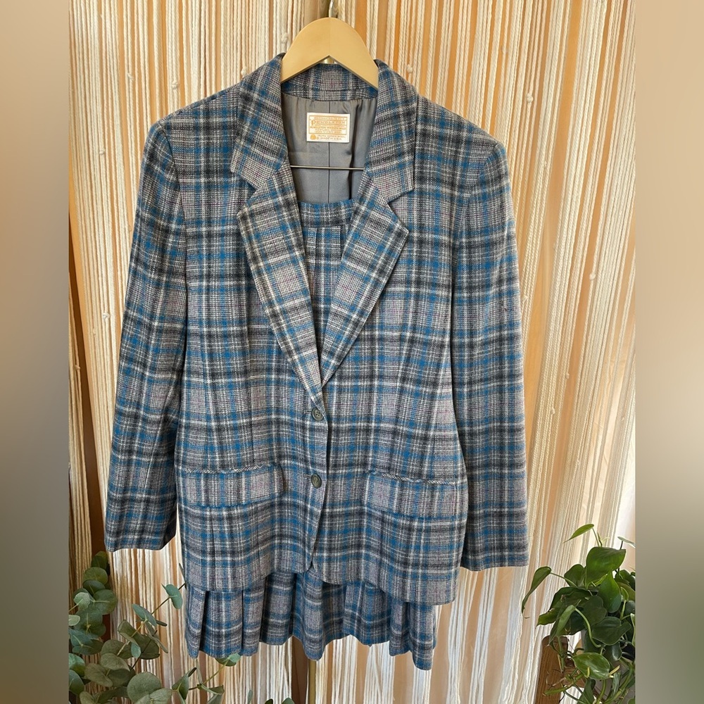 vintage Pendleton wool blazer & pleated skirt suit set in blue & gray plaid - Picture 15 of 16
